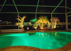 Private Heated Pool and Healing Mineral Waters Nearby - 北港 - 游泳池