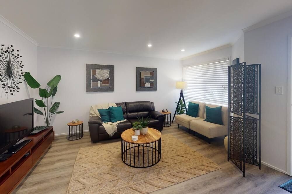 'la Maison' Stunning 4 Bedroom Home - Caboolture - Living room
