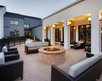 Courtyard by Marriott Dallas Addison/Midway - Addison - Patio