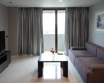Royal Suite Hotel Bangkok - Bangkok - Living room