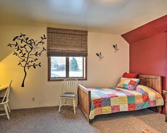 Hip Downtown Cottage - Walk to Beach, Pier, Dining - East Tawas - Bedroom