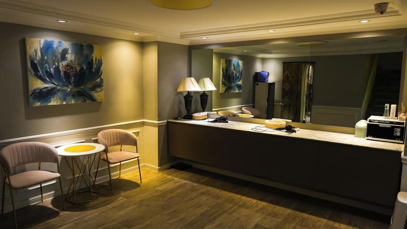 Chinggis Khaan Hotel