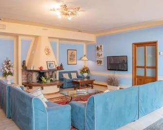 Hotel Ristorante La Lanterna - Castelnuovo di Garfagnana - Sala de estar