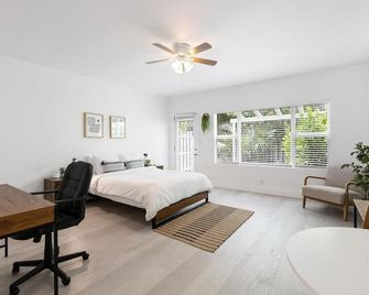 Victoria Park Unique Studio close to Las Olas Blvd - Fort Lauderdale - Bedroom
