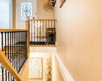 Elegant Home Away From Home - Brampton - Trappen