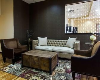 Quality Inn & Suites Moline - Quad Cities - Moline - Lobby