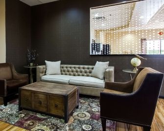 Quality Inn & Suites Moline - Quad Cities - Moline - Lobby