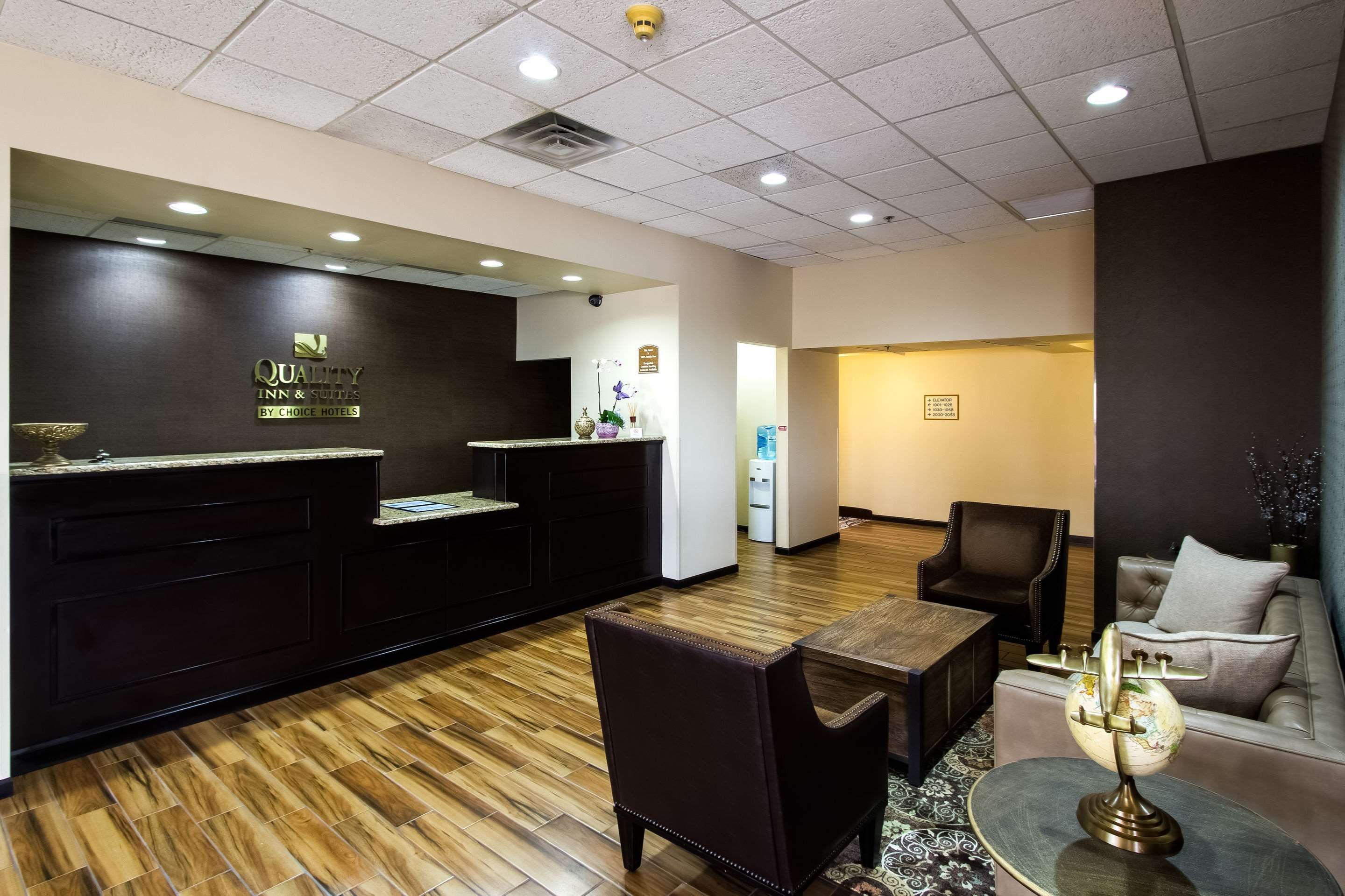 Quality Inn & Suites Moline - Quad Cities thumbnail 3