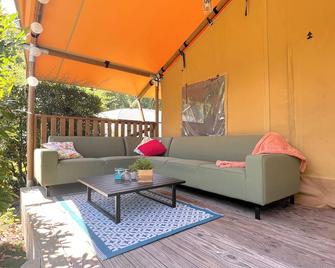 De Bij - Hulshorst - Patio