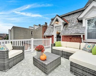 Large Modern Downtown Home with Historic Charm - Lancaster - Balcony