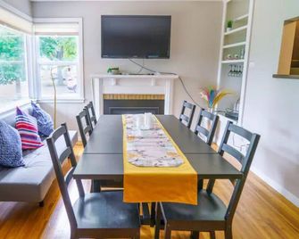Sunny Retreat Haven - Mineápolis - Comedor