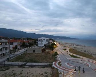 Amalia Rooms Sea View - Nea Vrasna - Balcón