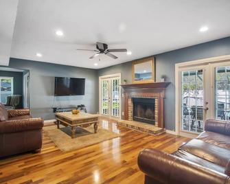 Tampa Bay Pool Home with Heated Pool - Valrico - Sala de estar
