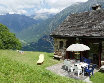 Holiday Home Rustico Tecc du Martin by Interhome - Acquarossa - Patio