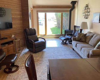 Agate Bay Cottage 2 Bed 2 Bath. Watch the ore boats in comfort. - Two Harbors - Sala de estar