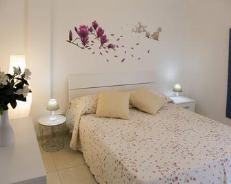 spacious apartment 100 meters from the sea with terrace - Martinsicuro - Camera da letto