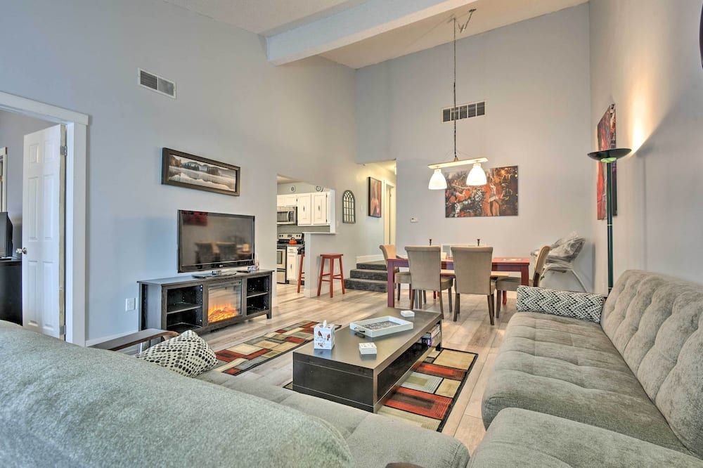 Near Mt Airy Casino: Mount Pocono Condo w/ Balcony
