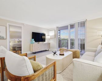 Stylish 2BR, 2BA Apartment with Balcony & Pool - Just Steps from the Beach - Boca Raton - Living room