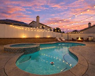 Hemet Haven, Pool, Hot Tub, Backyard, Arcades, Game Room, Bbq Grill And Fire Pit - Hemet - Басейн