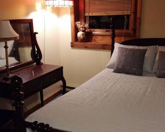 Cozy Country Private Apartment - Whitney Point - Bedroom