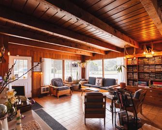 Tillicum Beach Motel Deane S Oceanfront Lodge - Yachats - Lounge