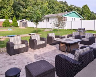 Holiday Inn Express & Suites Ironton By IHG - Ironton - Patio
