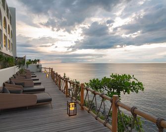 Royal Avila Boutique Resort - Senggigi - Balcón