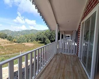 Aranyam Hills - Kotdwāra - Balcony