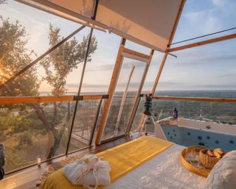 The Retreat on the Hill - Cottonwood Shores