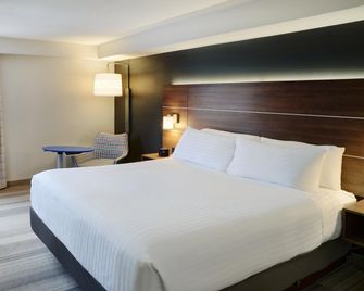 Holiday Inn Express Toronto Downtown By IHG - Toronto - Bedroom