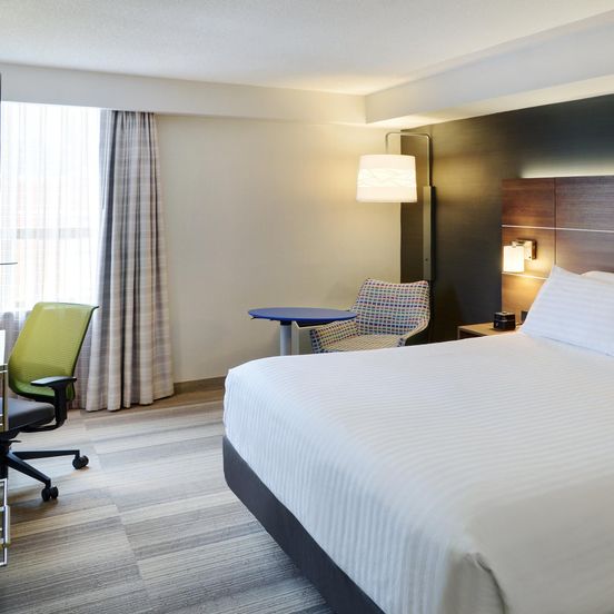 Bedroom view of Holiday Inn Express Toronto Downtown