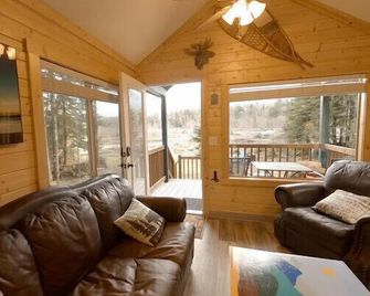 Rivers Edge A River Front Cabin With Majestic Mountain Views - Ashford - Living room