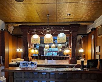 Van Gilder Hotel - Seward - Bar