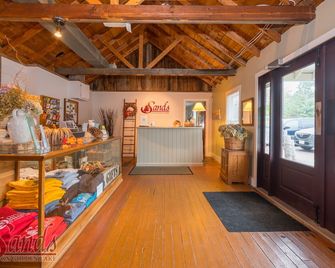 Sands on Golden Lake - Killaloe - Front desk