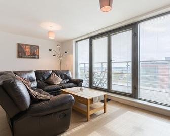 City Centre Penthouse - Birmingham - Living room