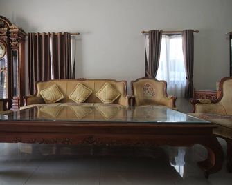 Hotel O Wisma Ray Syariah - Bandar Lampung - Huiskamer