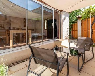 Amazing Apartment In Avignon With Wifi - Avignon - Patio