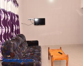 Thirumalai Home Stay - Group & Family Stay Room Vl Swami Malai Temple - Kumbakonam - Soggiorno