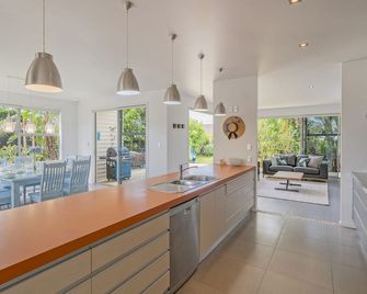 Acacia Cote - Whitianga Holiday Home - Whitianga - Keittiö