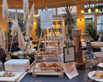 Flair Hotel Vier Jahreszeiten - Bad Urach - Bufé