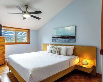 Ha Ling Haven - Penthouse with Shared Rooftop Hot Tub - Canmore - Bedroom