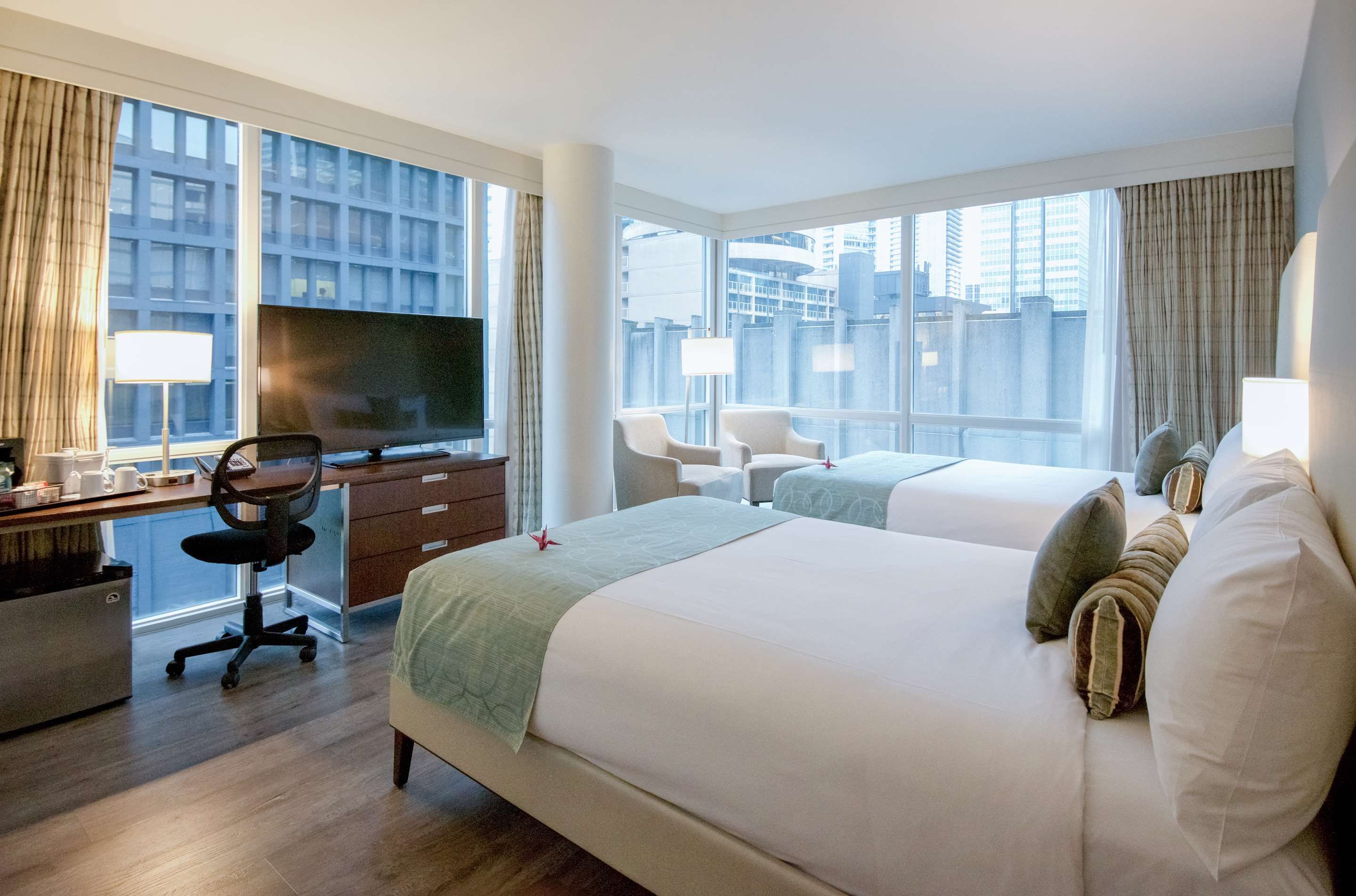 Coast Coal Harbour Vancouver Hotel By Apa thumbnail 3