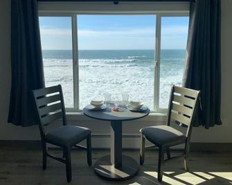 West Beach Suites - Lincoln City - Dining room