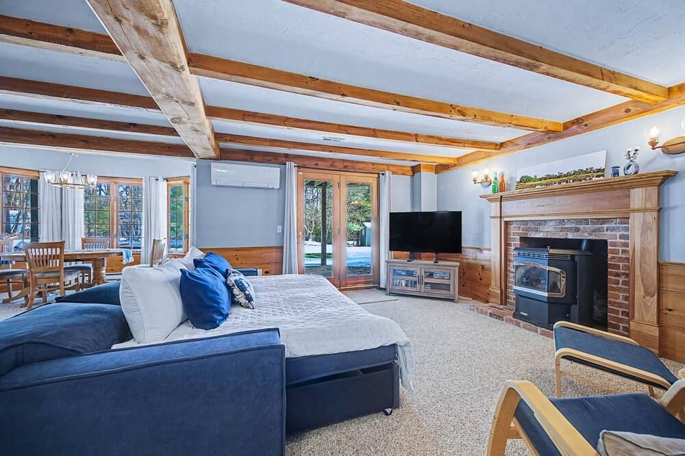 Hopkinton Guest Suite