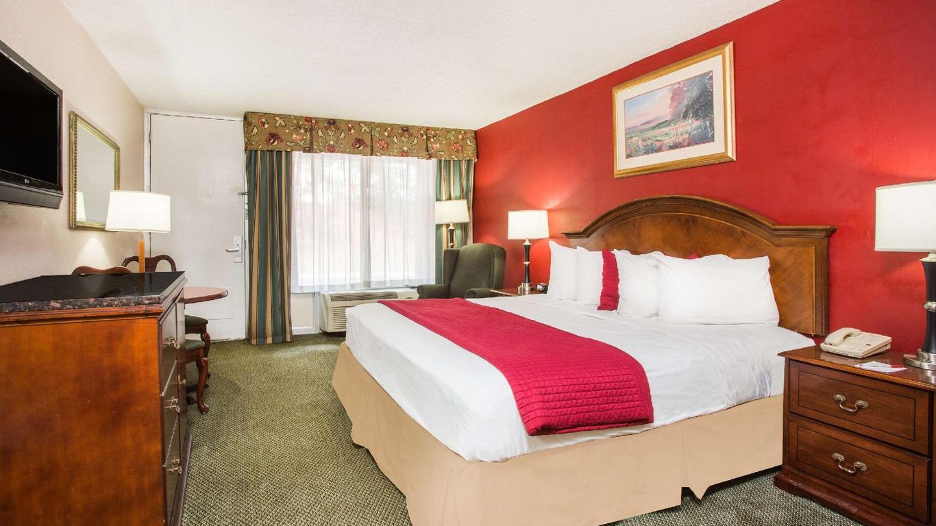 Ramada by Wyndham & Suites Warner Robins