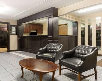 Super 8 by Wyndham Kingsport /I-81 - Kingsport - Lobby
