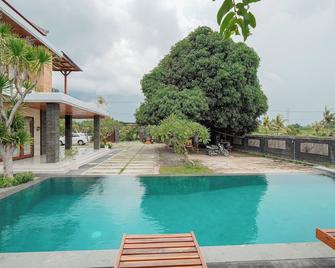 Mona Bali Guest House\nExperience luxury in the heart of Bali’s serene - Denpasar - Alberca