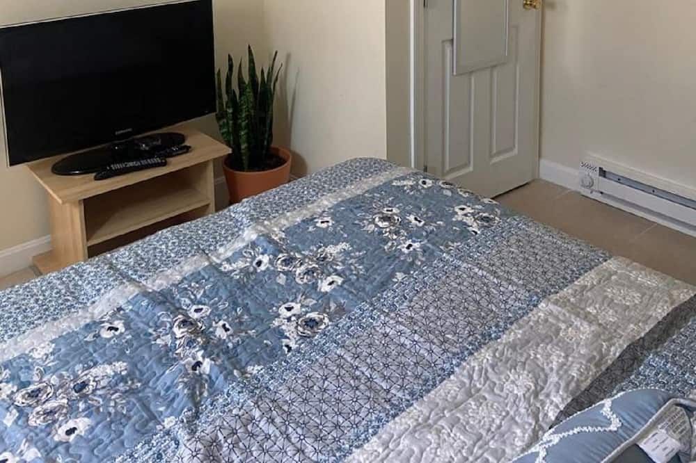 Cozy Private room with Private Amenities - 12 mins to Mall.