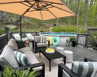 Designer Lakehouse Retreat at Roaring Brook Lake - Putnam Valley - Balcony