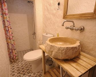 Afet Hanim Konagi - อาเลอเจอติ - ห้องน้ำ